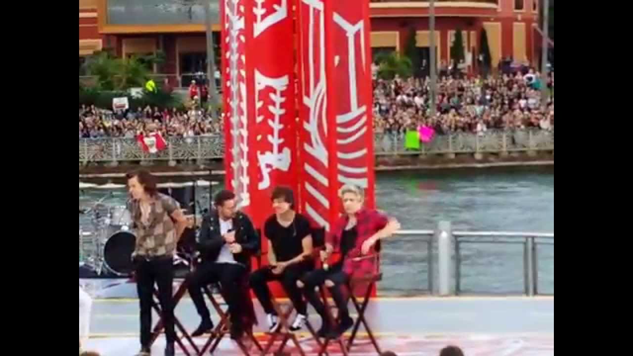 20141117 One Direction Concert on the Today Show @ Universal Orlando Part 1