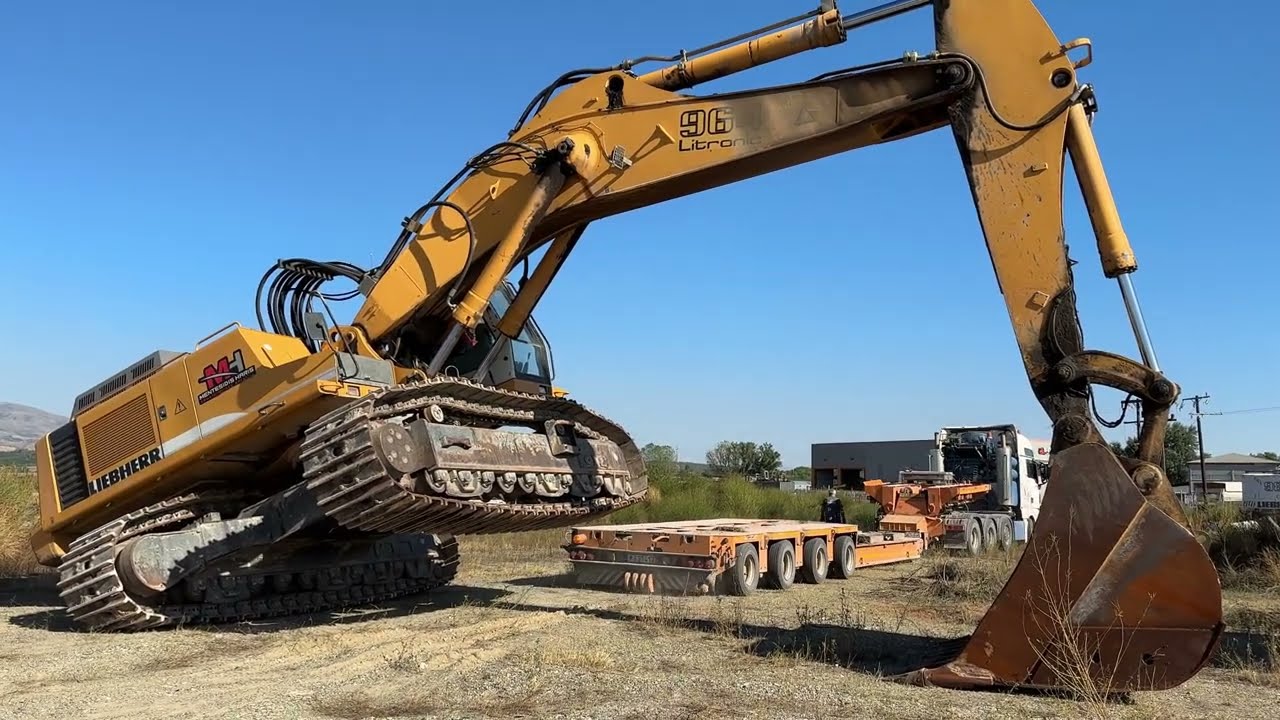 Transporting The Liebherr 964 Excavator With Goldhofer Trailer - Fasoulas Heavy Transports - 4k