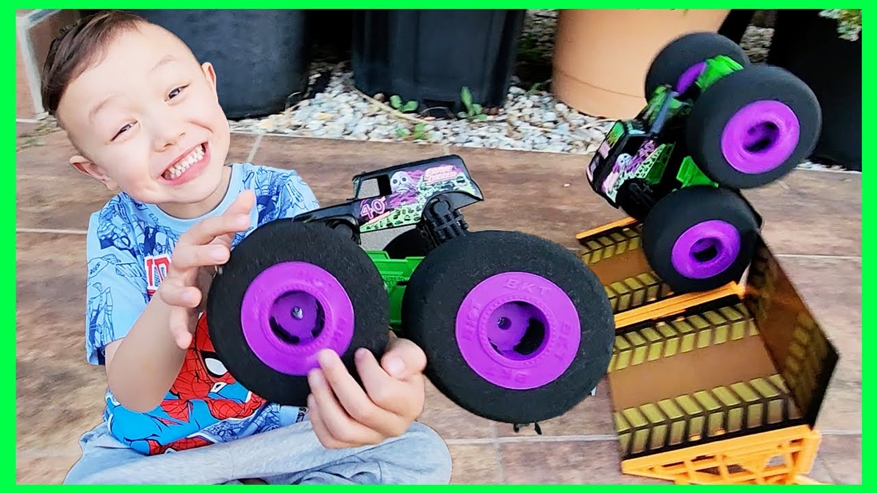 Champ Ramp Grave Digger Monster Jam Indoor RC Truck