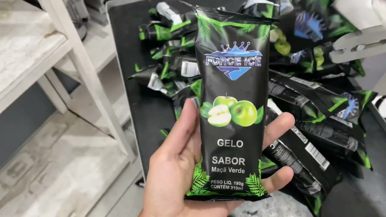 MÁQUINA EMBALADORA FLOW PACK CSS 60 FC EMBALANDO GELO SABORIZADO!