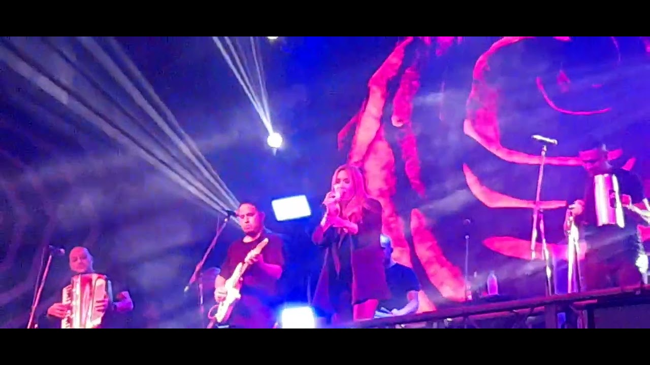 Karina con otra de cazzu  (el bosque quilmes)