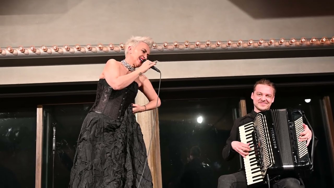 Makedonsko devojce-Amira Medunjanin (Sydney opera house 2024)