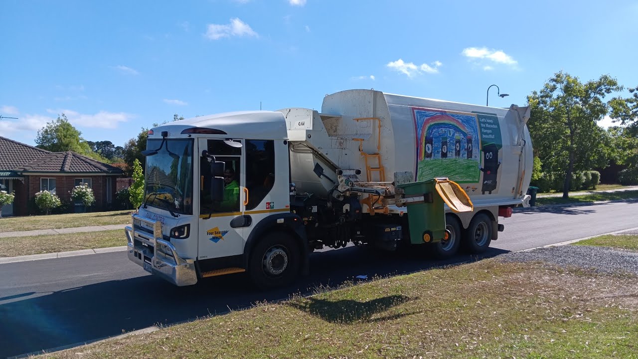 Macedon Ranges Recycling - The new trucks