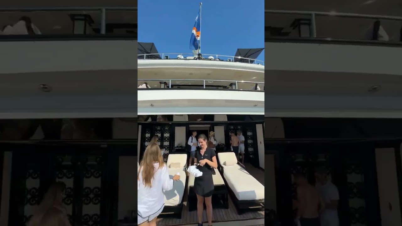 Dan Bilzerian reach yacht with girl