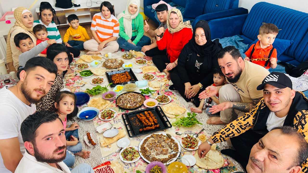 أكبر عزيمة للعيلة مناسبة طلعة بابا وعبدو // طبخنا منسف لحم // قضينا أحلى سهرة😍