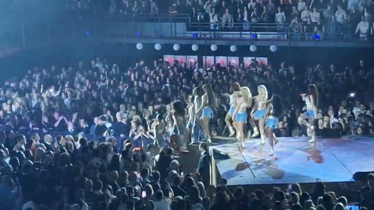 Emma Heesters | Danseressen | Run the World | Vrienden van Amstel Live 2026