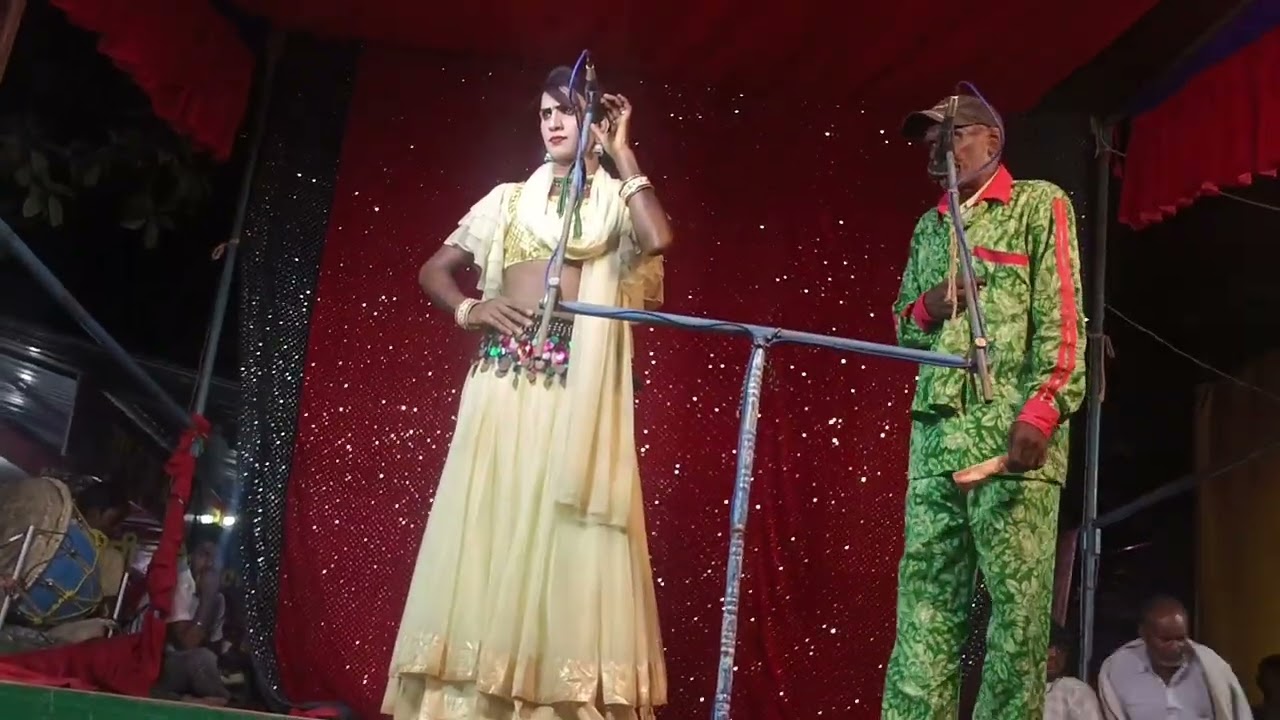 नौटंकी यूपी की