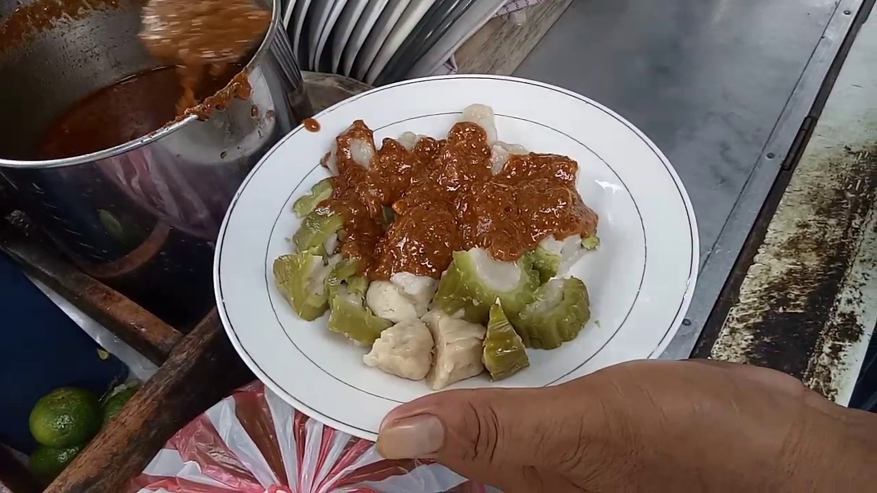 MAKAN SIOMAY PAKAI PARE ENAK NDA YAH ??? INDONESIAN STREET FOOD