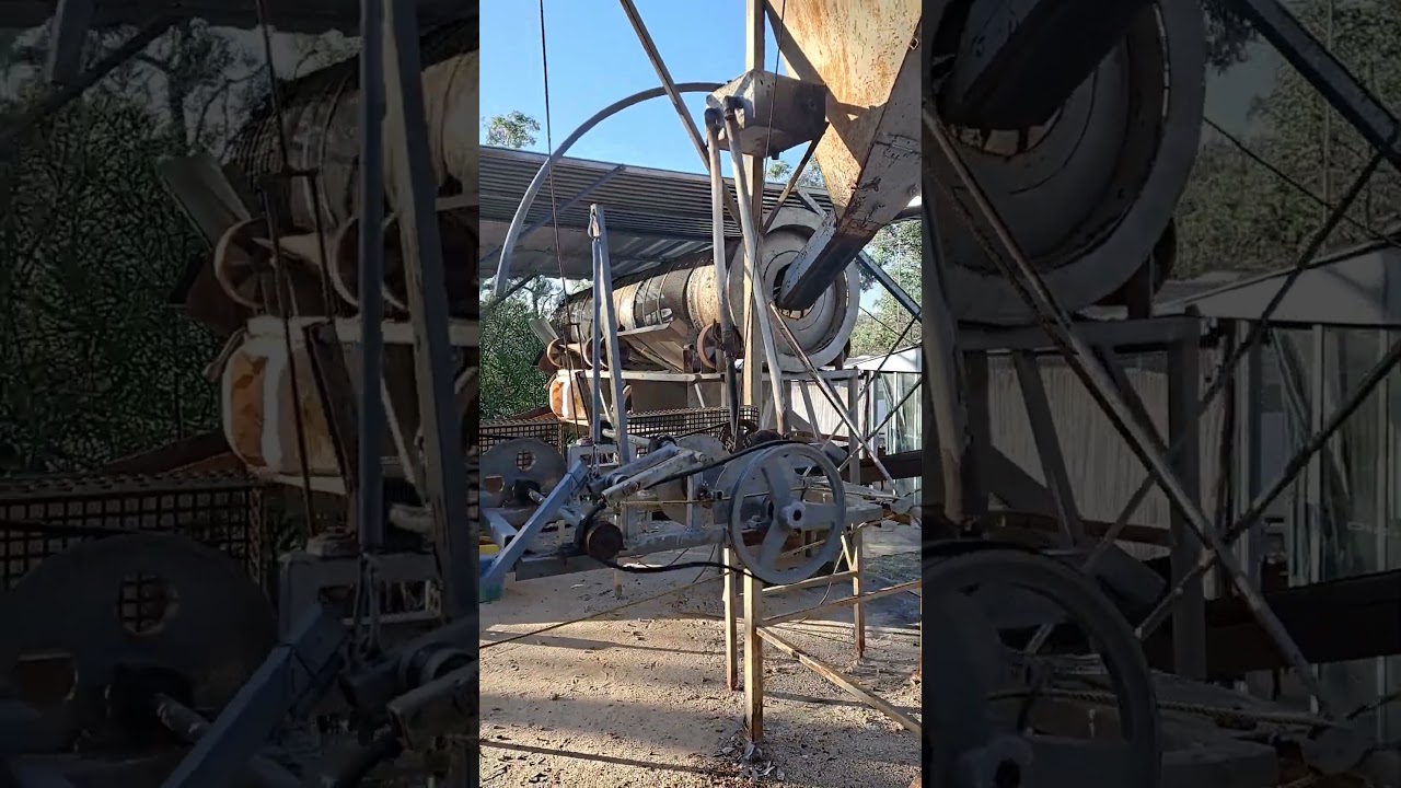 Sapphire Mining Plant machine lifting the dirt from underground 