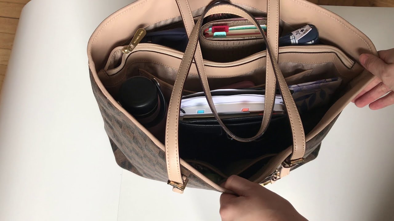 What's in my bag | Michael Kors tote | Work edition