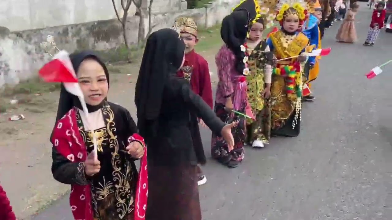 MI PsM Padangan mengikuti Pawai Budaya Desa Padangan dalam Rangka HUT RI ke 80