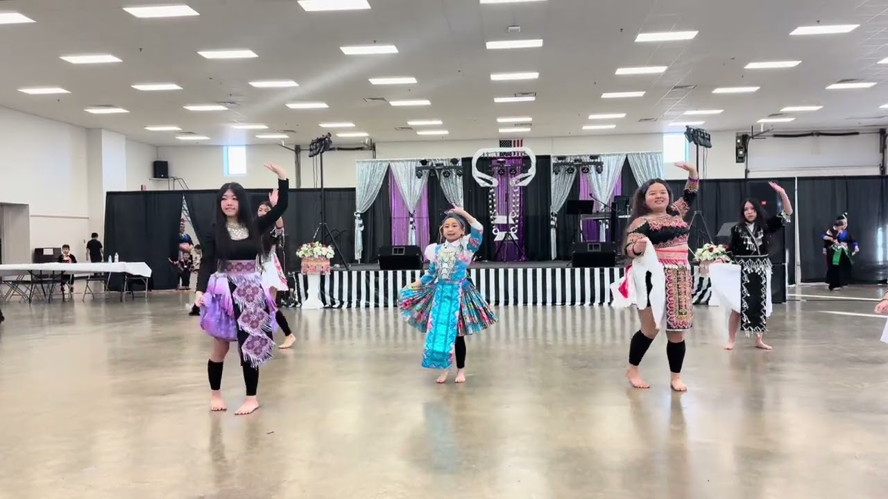 Hmong girls dance 2025 New Year.