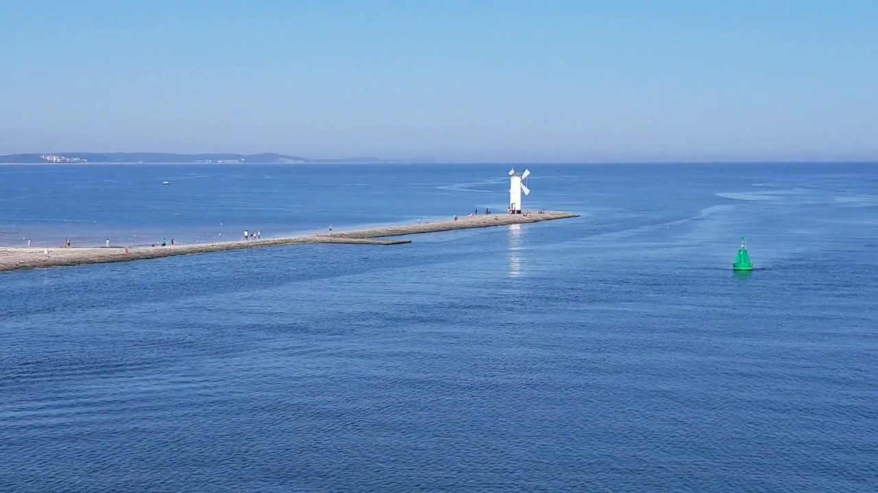 Wyjscie z portu Świnoujście. Departure from the port of Świnoujście