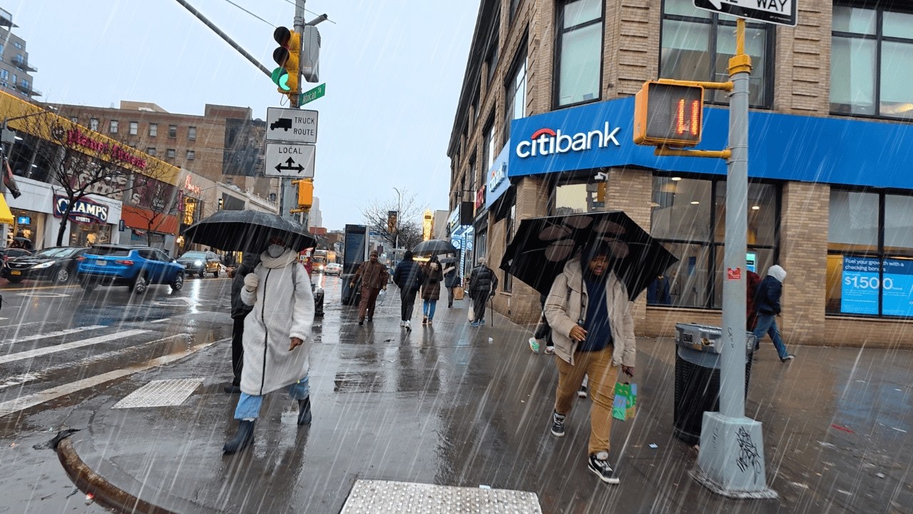 NYC Rain Walk! Upper Manhattan and Harlem Rainy day