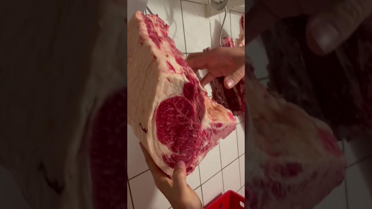 Wir haben feines Wagyu Rind in unserer Reifekammer. Aber auch alte Kuh, F&auml;rse und Jungbulle. #wagyu