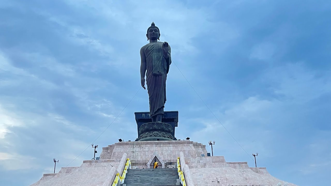 พระพุทธศากยมุนีสิริมหามงคล ประดิษฐานที่พุทธมณฑลอีสาน  ณ ตำบลศิลา อำเภอเมือง จังหวัดขอนแก่น 