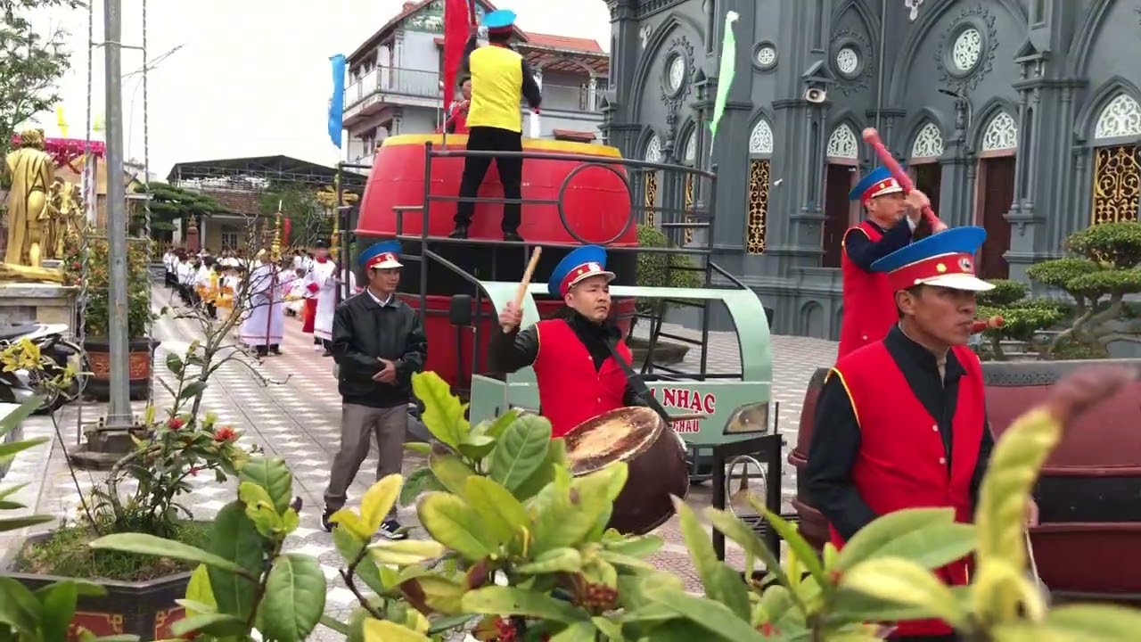 Gx. Trung Châu- Long Trọng Rước Đoàn Lễ Nghi Thay Mặt Giáo Phận Chầu Chúa Giesu Thánh Thể 8/2/2026
