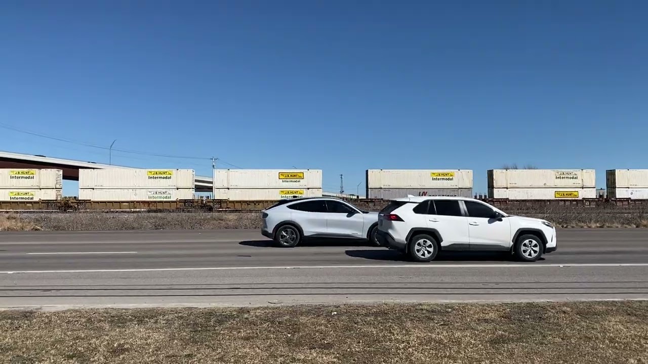 BNSF 6910 leads the Z-SBDALT at Saginaw, TX 