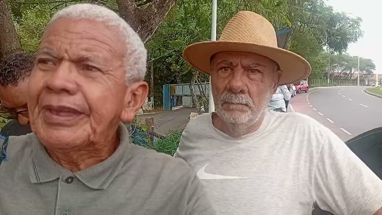 VARDINHO REPÓRTER  NO HOSPITAL  VETERINÁRIO  EM CANA BRAVA EM FRENTE AO  BARRADÁO SALVADOR BAHIA 
