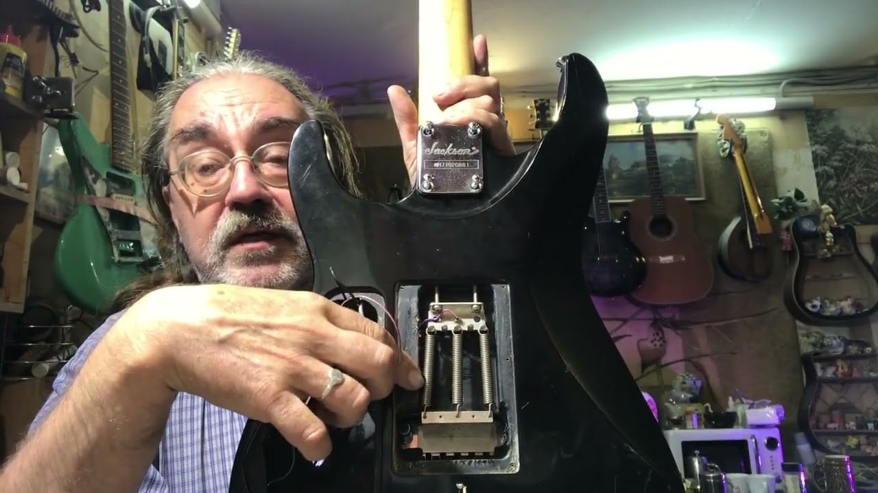 Мастерская при музыкальном магазине. Насколько это круто?