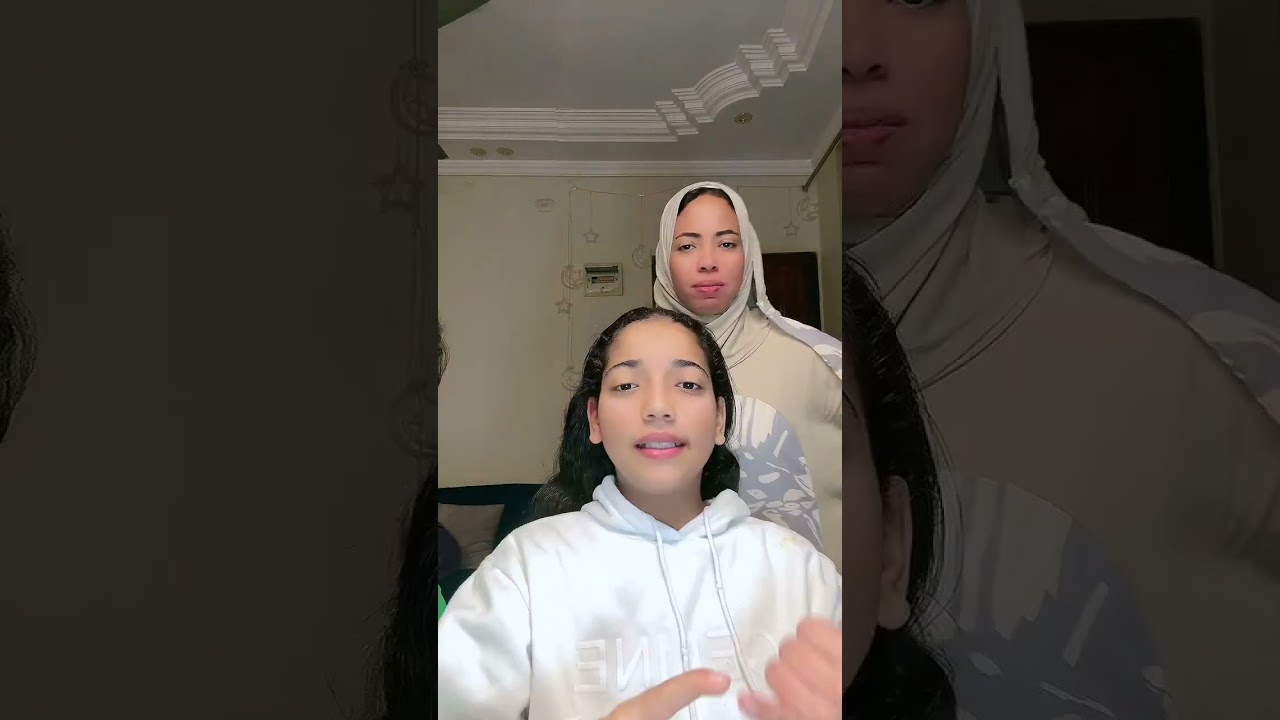 سموكه خارجه مع صحابها 🤍