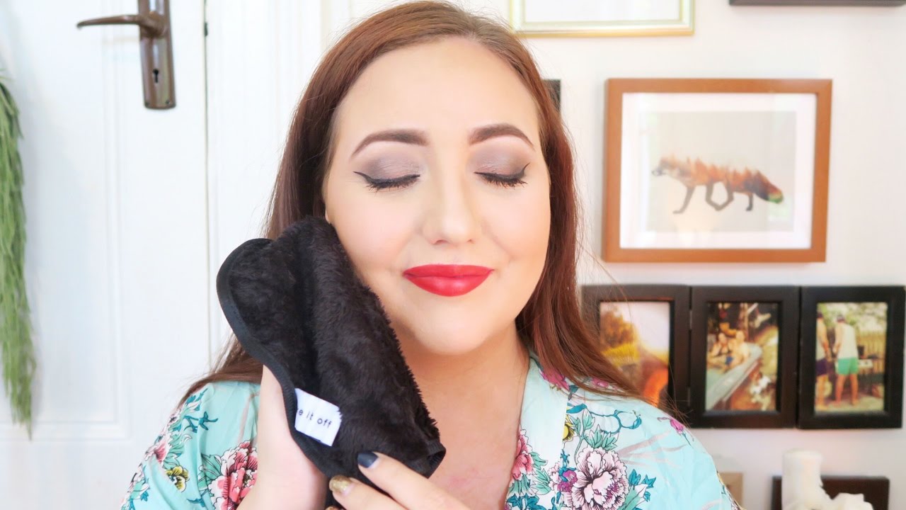 Take It Off Make Up Removal Towel Demonstration