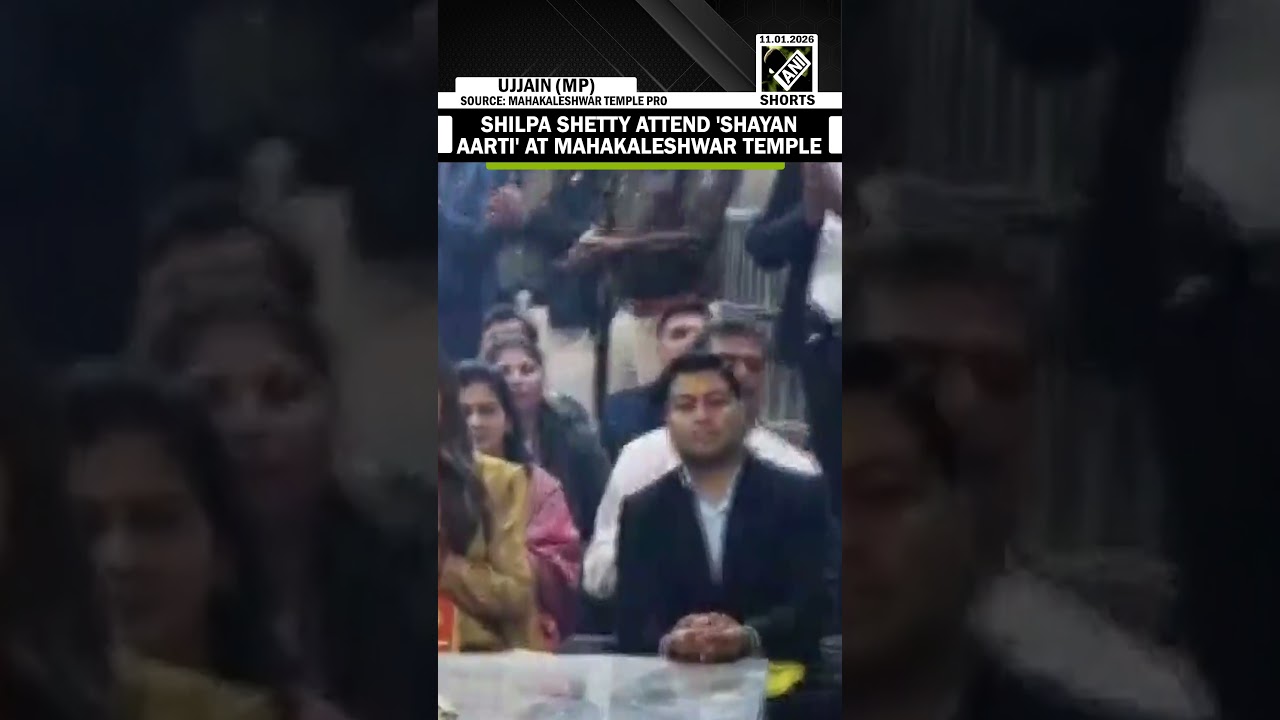 Shilpa Shetty, Shamita Shetty attend 'shayan aarti' at Mahakaleshwar Temple