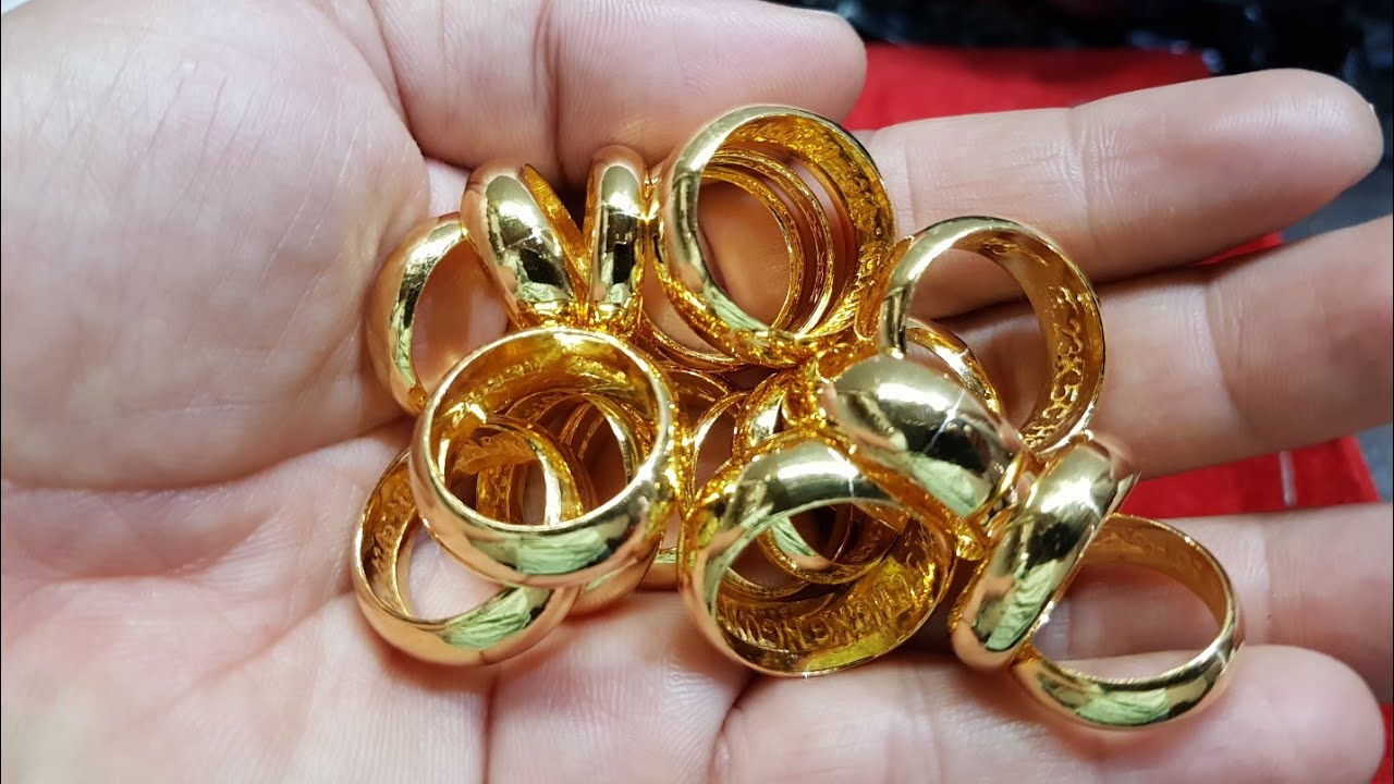 Cận cảnh làm nhẫn trơn vàng 24k thủ công