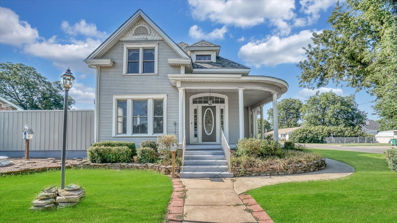 236 W Polk, Mangum, OK 73554  🏡 Gorgeous Historic Home! 🤩