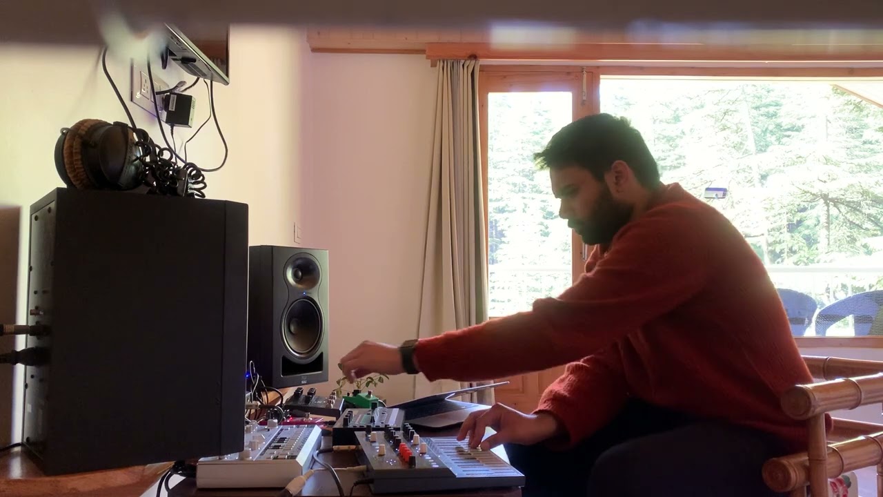 Electronic live hardware experiments w/ Microfreak TR6S Timeline