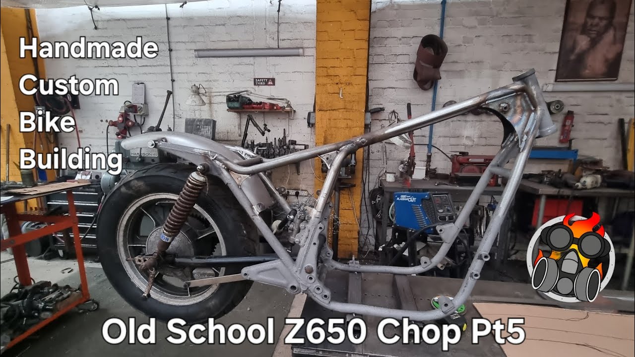Изготовление и установка заднего крыла на заказ для Z650 | Традиционная металлообработка
