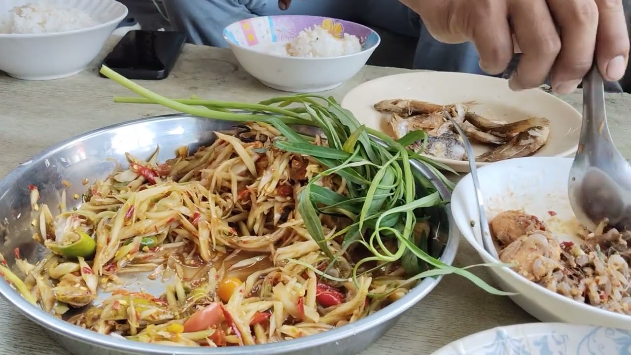 #ได้เวลากินข้าวเที่ยงแล้วแซ่บๆนำกันครับ