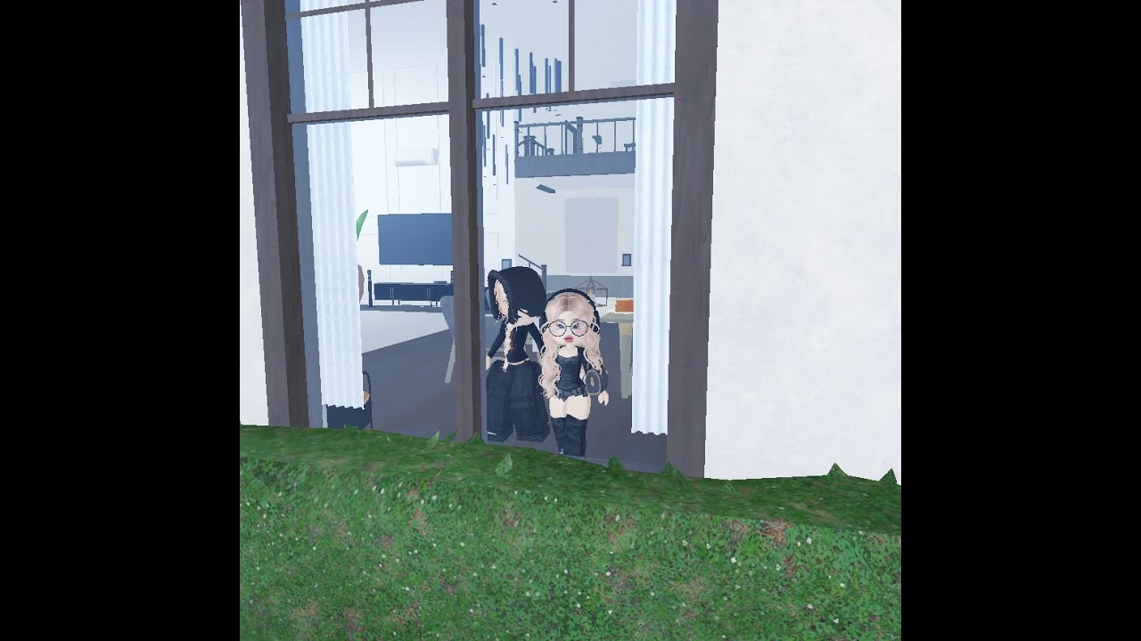 SECRET ROYAL MOM WONT LET TEEN DAUGHTER OUTSIDE OF HER HOUSE!!!!