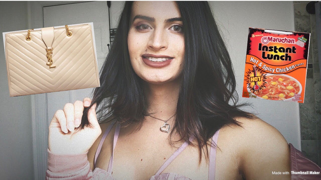 What&rsquo;s in my purse -Christina Calle