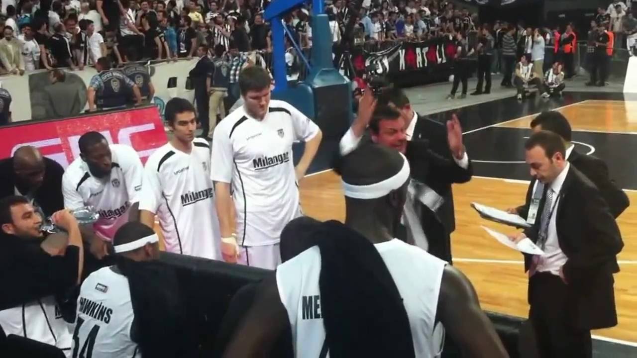 Ergin Ataman'dan maç kazandıran konuşma