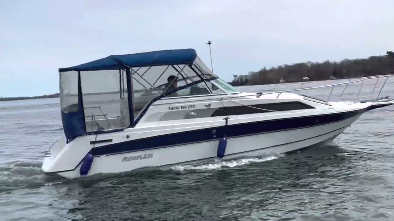 1990 25’ Rinker - 250 Fiesta Vee
