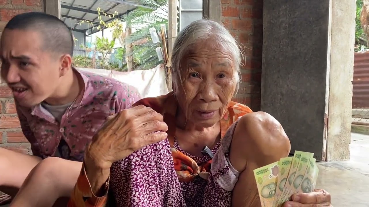 Cụ Bà 83 Tuổi Và 17 Năm Cơ Cực Nuôi Cháu Mồ Côi Mẹ Ruột Cháu B.ỏ Đi Không Trở Lại