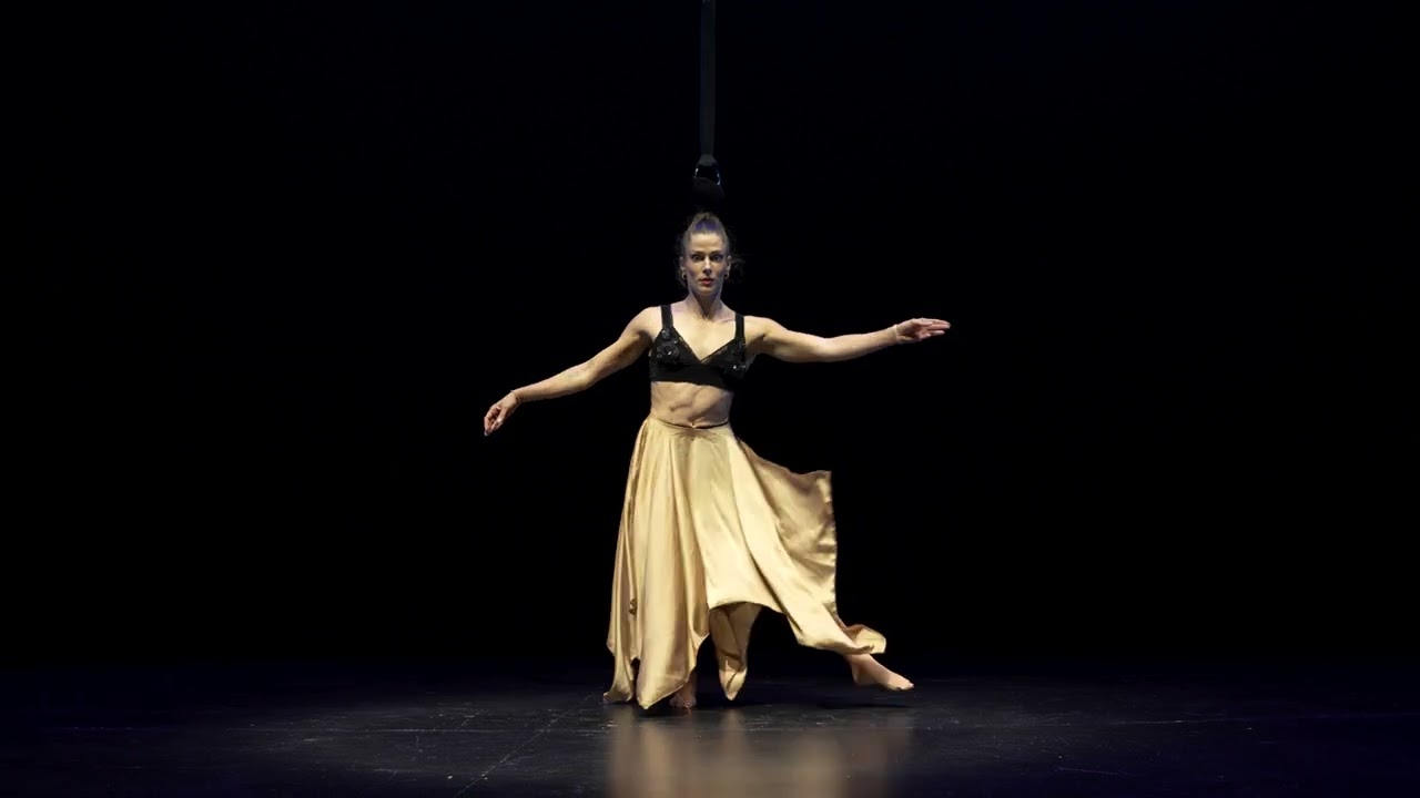 Hair Hanging Theater - Andrea Suárez
