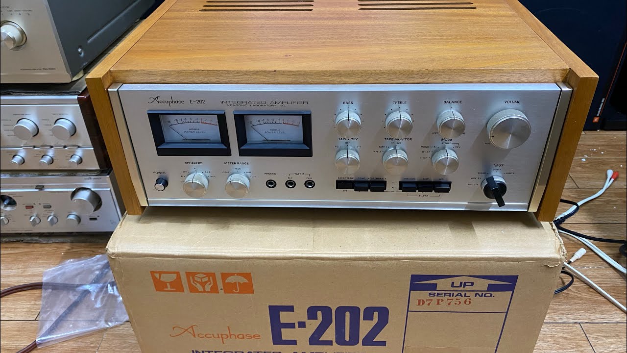 Amply Accuphase E-202 zin đẹp xuất sắc, giá tốt. Gọi em Trí 0903.747.111.