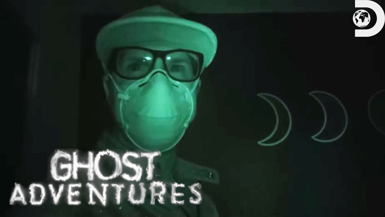 Zak Bagans Has a Spine-Chilling Encounter With a Paranormal Threat | Ghost Adventures | Discovery