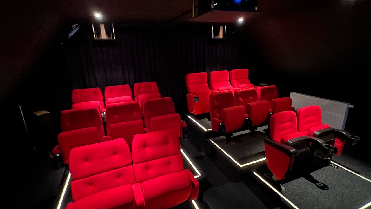 Thuisbioscoop 50m2 te Laarne Belgie.Bij DOVEL destelbergen verkoop en plaatsing thuisbioscoop