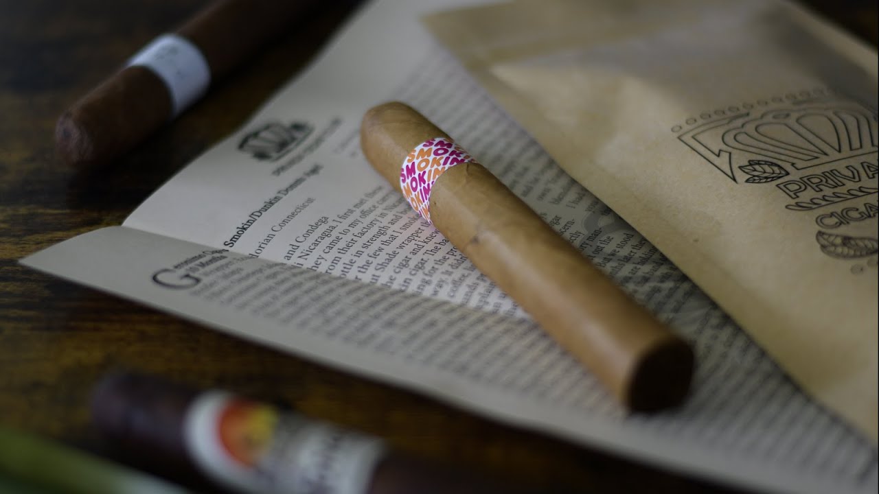 Smokin/Dunkin Donuts Cigar Review and August Privada Unboxing