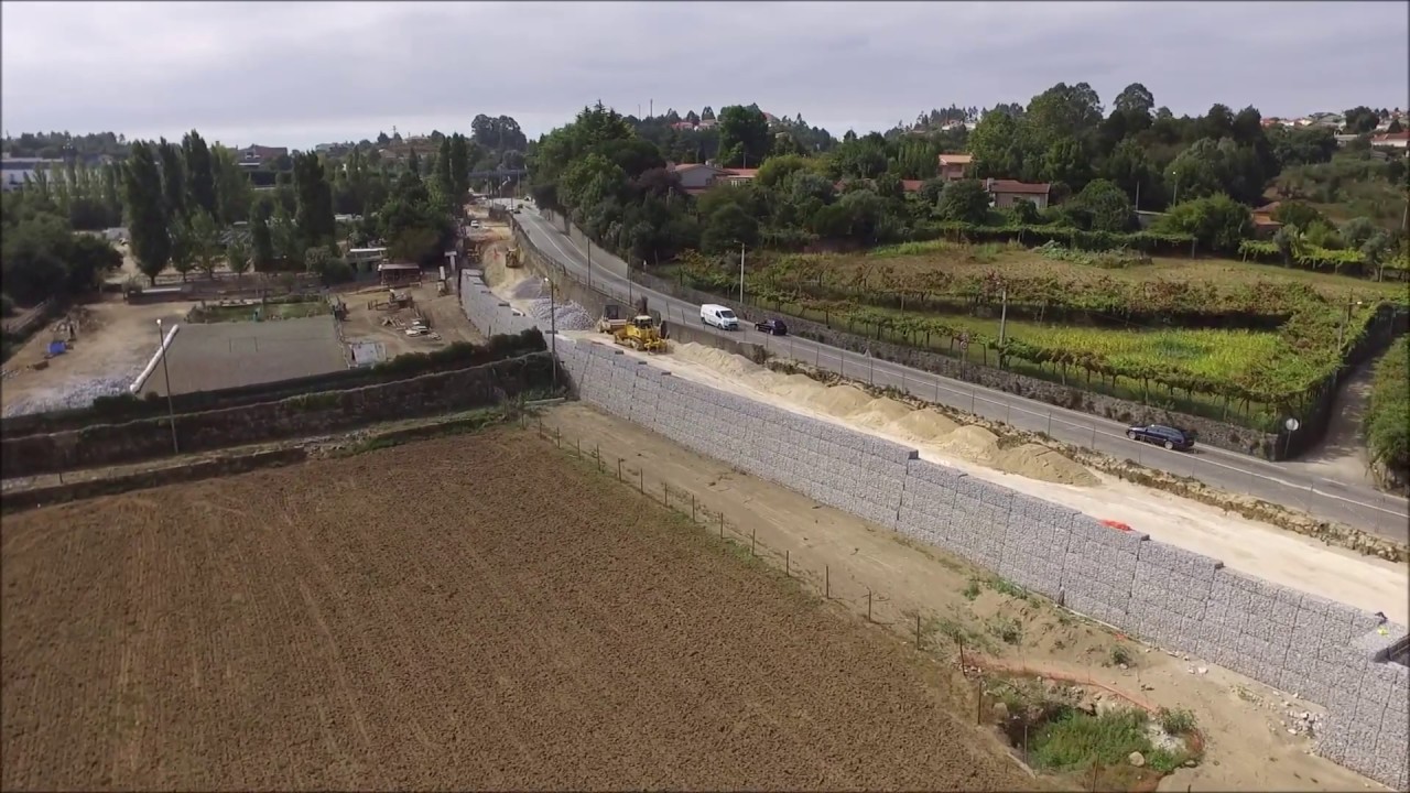 Muro em Gabi&otilde;es EN14
