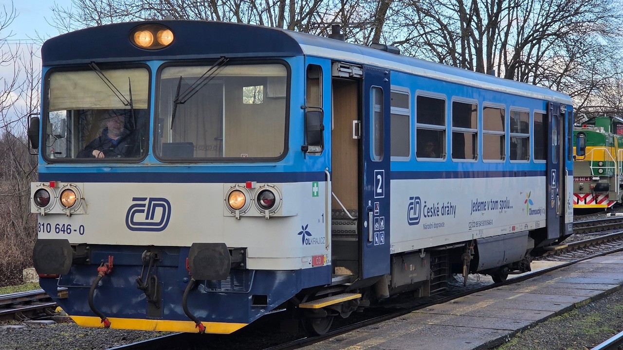 ČD 810 646 vertrekt van Litovel předměstí
