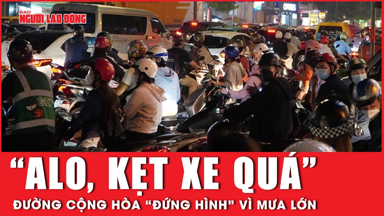 Xe cộ kẹt cứng, đường Cộng Hòa “đứng hình” vì mưa lớn giờ tan tầm | Thời sự