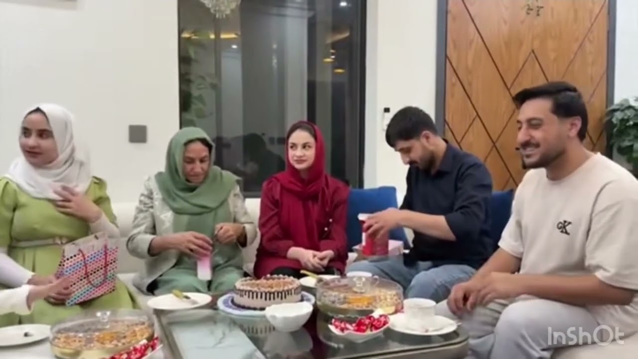 آیا مردم در چه مشکلات زندگی می‌کند چه وضعیت وضعیت سخت مردمی مادرت آیا اینا در فکر جشن گرفتن خود است