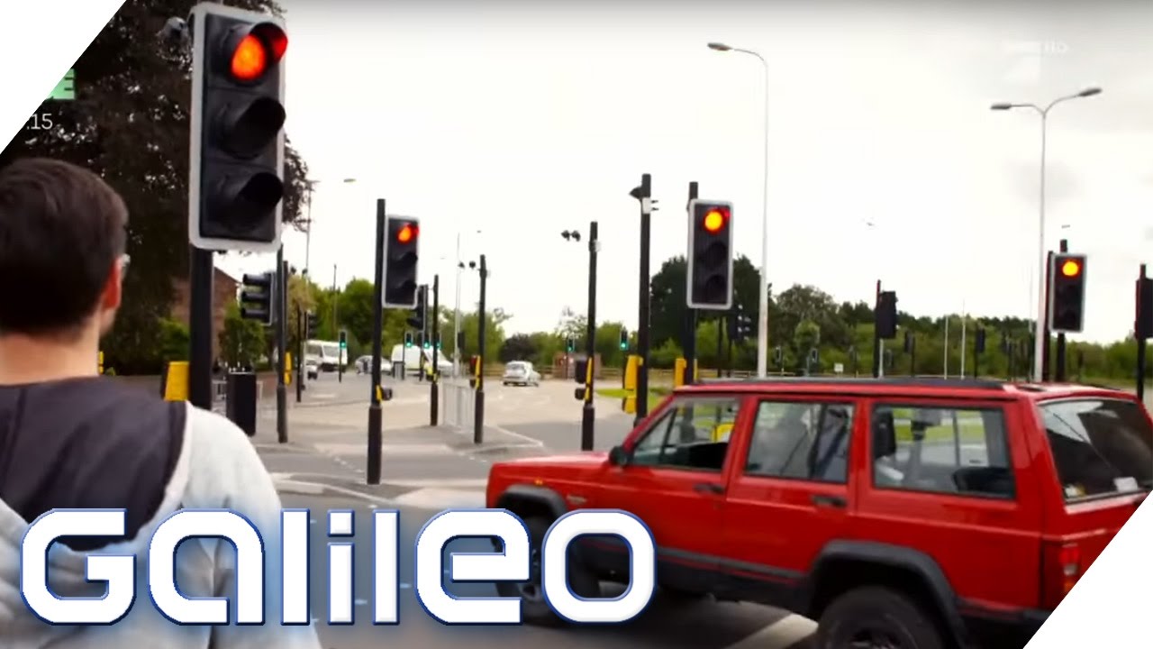 Verkehrschaos: Eine Kreuzung mit 42 Ampeln? | Galileo | ProSieben