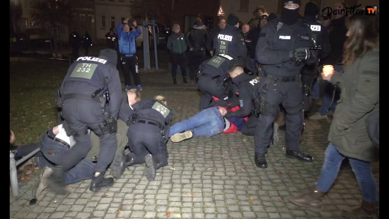 Spazierg&auml;nger am 14.12.2020 in P&ouml;&szlig;neck unterwegs - Polizei l&ouml;st Versammlung auf