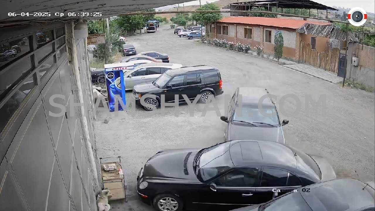 ԲԱՑԱՌԻԿ ՏԵՍԱՆՅՈՒԹ. Երևանում փախցրել են «Mercedes»-ն ու դարձել մի քանի ավտոմեքենաների վթարի հեղինակ