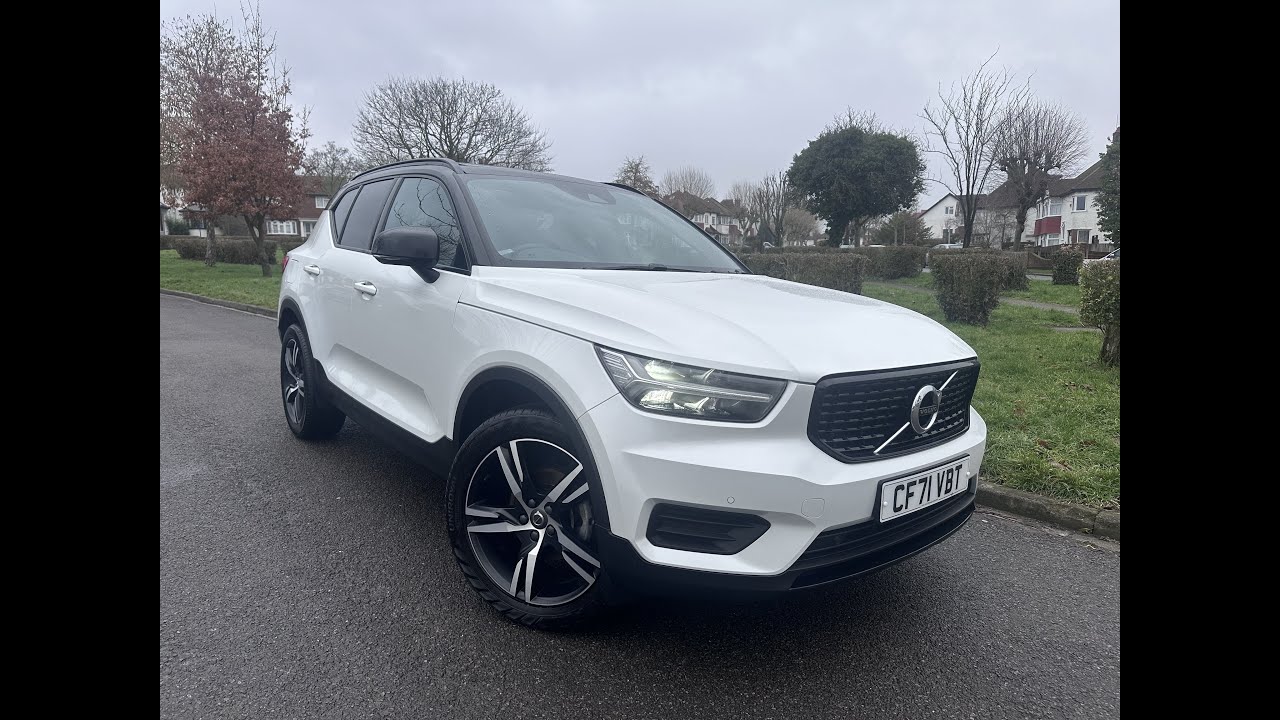 VOLVO XC40 1.5 T3 R-DESIGN AUTO 5DR (PANROOF + CAMERA + HARMON-KARDON)
